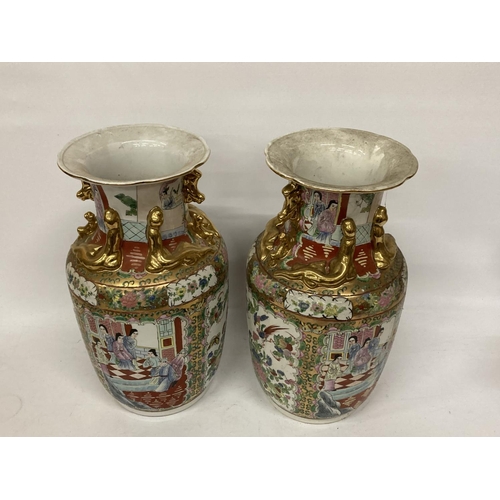 388 - A LARGE PAIR OF CHINESE FAJMILLE ROSE VASES WITH LIZARD MOULDED NECK AND LION HANDLES