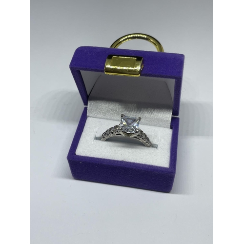 535 - A LADIES SILVER DRESS RING, BOXED