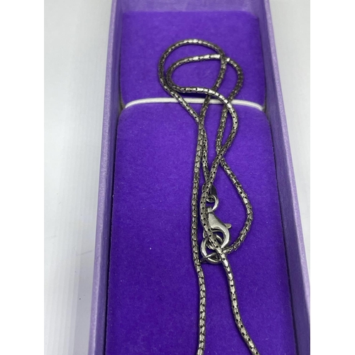 539 - A BOXED SILVER NECKLACE