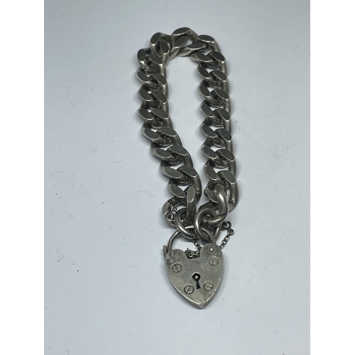 555 - A SILVER HEAVY WRIST PADLOCK CHAIN