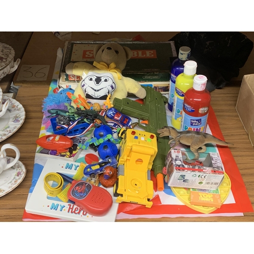 1176 - A MIXED LOT OF TOYS TO INCLUDE A PLAY-DOH MAT, SCRABBLE AND CONNECT 4, VEHICLES, PAINT, FIGURES, SOF... 