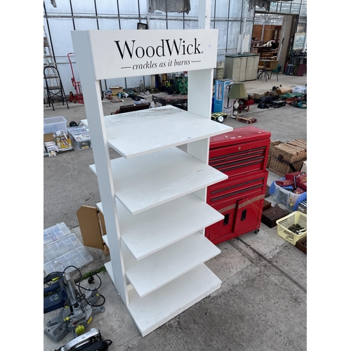 1922 - A WOODEN 'WOODWICK' SHOP DISPLAY STAND