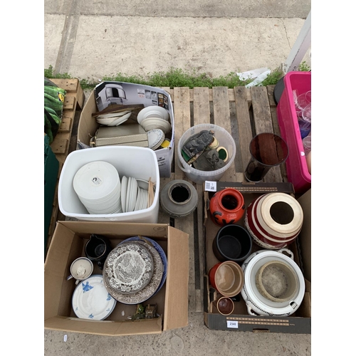 2340 - AN ASSORTMENT OF HOUSEHOLD CLEARANCE ITEMS TO INCLUDE CERAMICS AND A VASE ETC