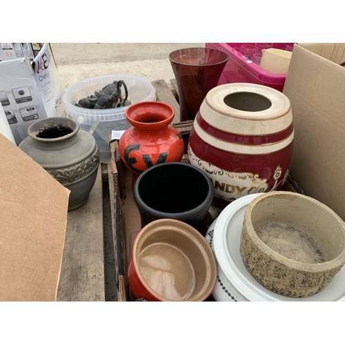 2340 - AN ASSORTMENT OF HOUSEHOLD CLEARANCE ITEMS TO INCLUDE CERAMICS AND A VASE ETC