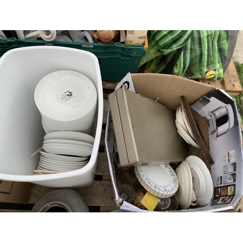 2340 - AN ASSORTMENT OF HOUSEHOLD CLEARANCE ITEMS TO INCLUDE CERAMICS AND A VASE ETC