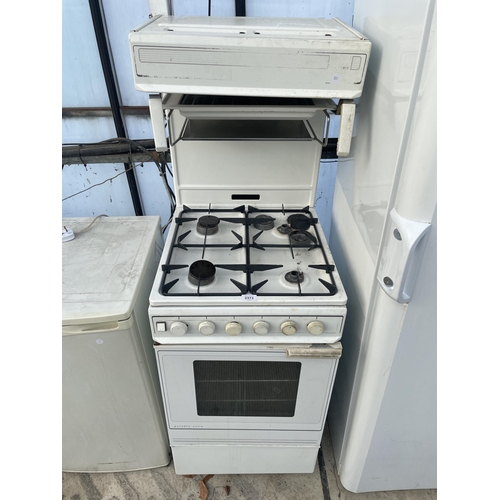 2373 - A WHITE NEWWORLD GAS OVEN AND HOB