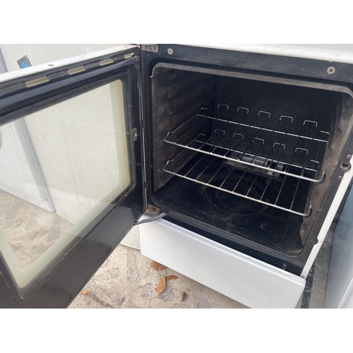 2373 - A WHITE NEWWORLD GAS OVEN AND HOB