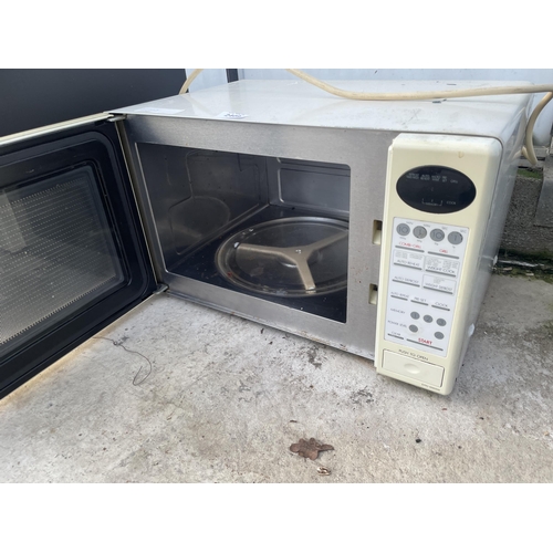 2409 - A WHITE MICROWAVE OVEN