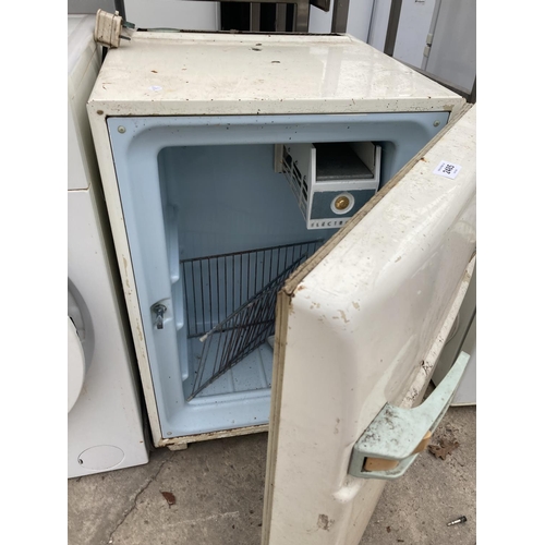 2485 - A VINTAGE STYLE ELECTROLUX FRIDGE