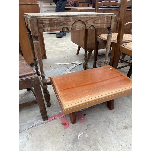 2540 - A SMALL OAK OCCASIONAL TABLE, SMALL LOW MAHOGANY COFFEE TABLE ND CHIPPENDALE STYLE CHAIR