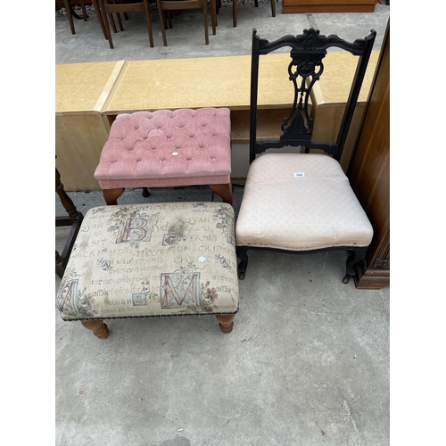 2595 - AN EDWARDIAN EBONISED NURSING CHAIR AND TWO MODERN STOOLS