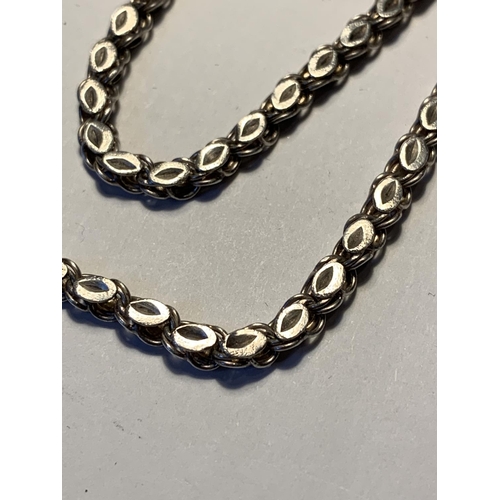 544 - A SILVER NECKLACE LENGTH 28 INCHES