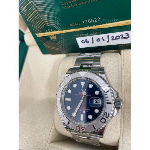 502 - A ROLEX YACHTMASTER 40 MM WRIST WATCH WITH STAINLESS STEEL CASE AND BRACELET, SOUGHT AFTER BLUE DIAL... 