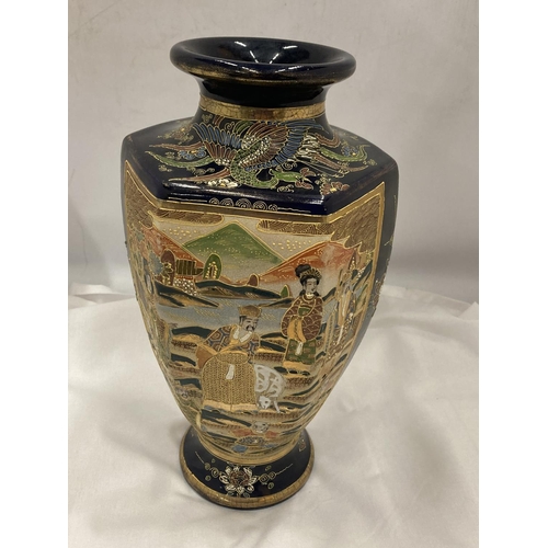 13 - AN ORIENTAL SATSUMA VASE WITH MARKS TO THE BASE 30 CM TALL