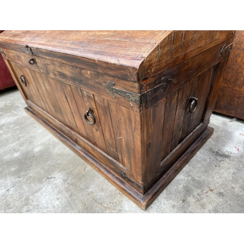 2507 - A DOMED HARDWOOD TRUNK WITH METAL BANDING AND RING HANDLES TO THE SIDES AND ENDS - 36