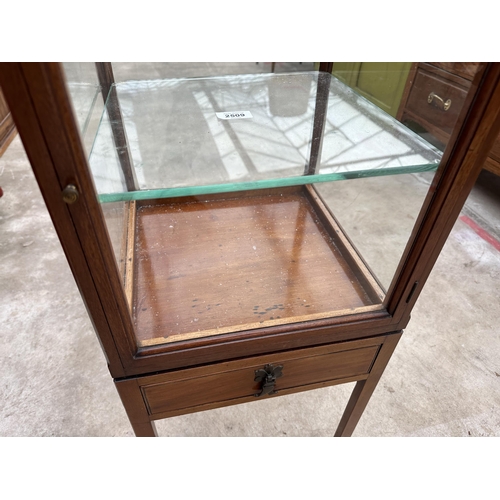 2509 - AN EDWARDIAN MAHOGANY BIJOUTERIE CABINET WITH SINGLE DRAWER - 14