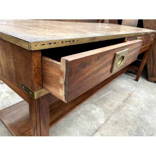 2681 - A REPRODUCTION MAHOGANY TWO TIER COFFEE TABLE WITH INSET LEATHER TOP, BRASS RIM AND MILITARY STYLE H... 