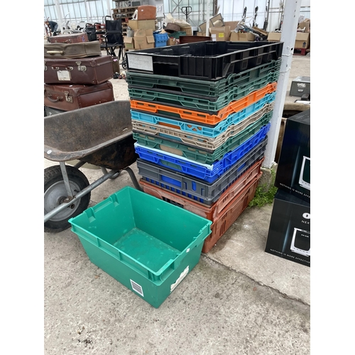 1878 - A COLLECTION OF PLASTIC STACKING CRATES