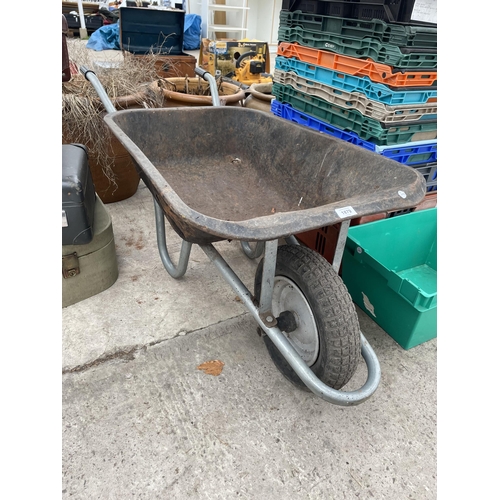 1879 - A METAL WHEEL BARROW WITH RUBBER WHEEL