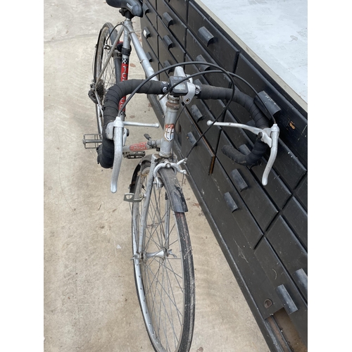 1938 - A VINTAGE 5 SPEED TORNADO RACING BIKE