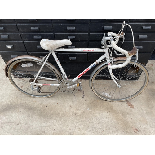 1941 - A VINTAGE AMMACO SPORTSMAN 10 ROAD RACING BIKE WITH 10 SPEED GEAR SYSTEM