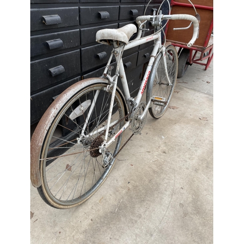 1941 - A VINTAGE AMMACO SPORTSMAN 10 ROAD RACING BIKE WITH 10 SPEED GEAR SYSTEM