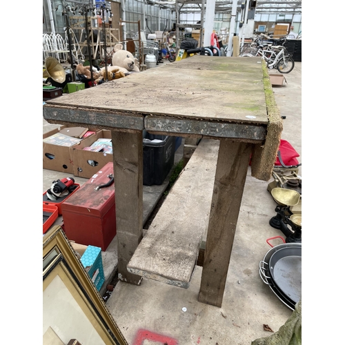 1955 - A WOODEN TWO TIER POTTING BENCH