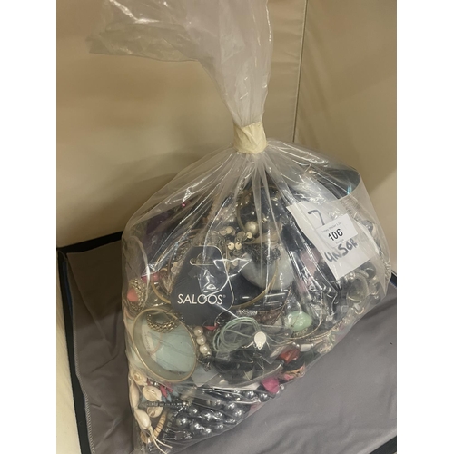 106 - A LARGE QUANTITY OF UNSORTED COSTUME JEWELLERY - 7KG IN TOTAL