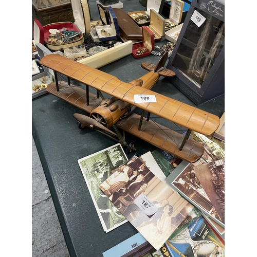 188 - A WOODEN MODEL OF A BRITISH WW1 FIGHTER BI-PLANE, HEIGHT 11CM, WING SPAN 38CM