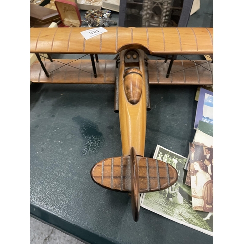 188 - A WOODEN MODEL OF A BRITISH WW1 FIGHTER BI-PLANE, HEIGHT 11CM, WING SPAN 38CM