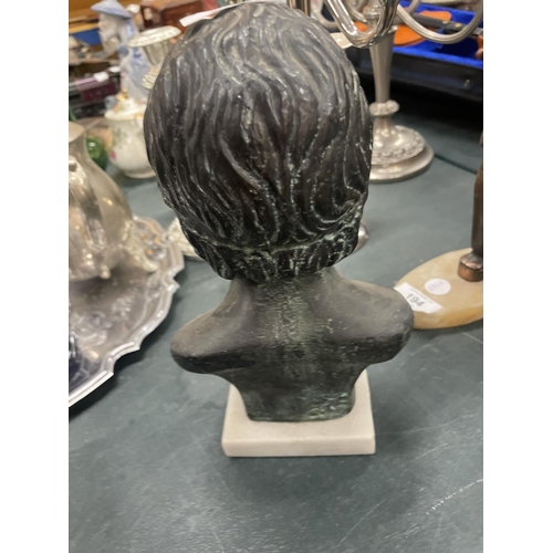 193 - A BRONZE STYLE BUST OF A CLASSICAL FIGURE ON A MARBLE PLINTH, HEIGHT 24CM