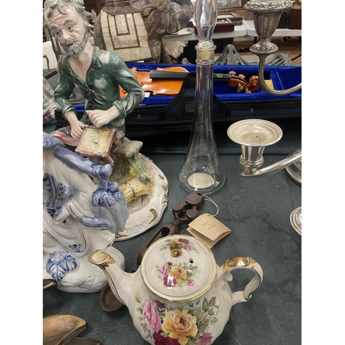 196 - A MIXED LOT TO INCLUDE A LARGE CAPODIMONTE FIGURE, BOHEMIAN STYLE COLOURED GLASS VASES, A WALL MASK,... 