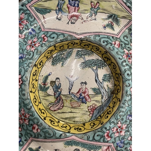 199 - AN ORIENTAL ENAMELLED DISH, DIAMETER 15CM