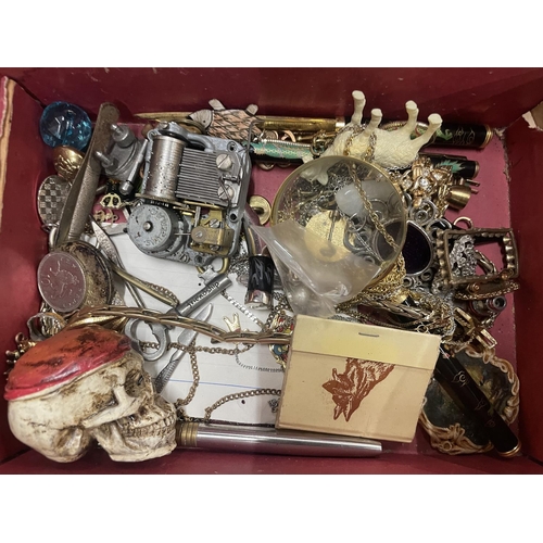 202 - A VINTAGE WOODEN BOX CONTAINING A QUANTITY OF COLLECTABLE ITEMS TO INCLUDE A SKULL, PENS, COSTUME JE... 