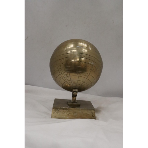 209 - A HEAVY VINTAGE UNUSUAL BRASS GLOBE ON PEDESTAL, HEIGHT 30CM