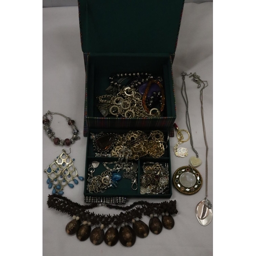 214 - A QUANTITY OF COSTUME JEWELLERY TO INCLUDE NECKLACES, EARRINGS, BRACELETS, ETC IN A PADDED JEWELLERY... 