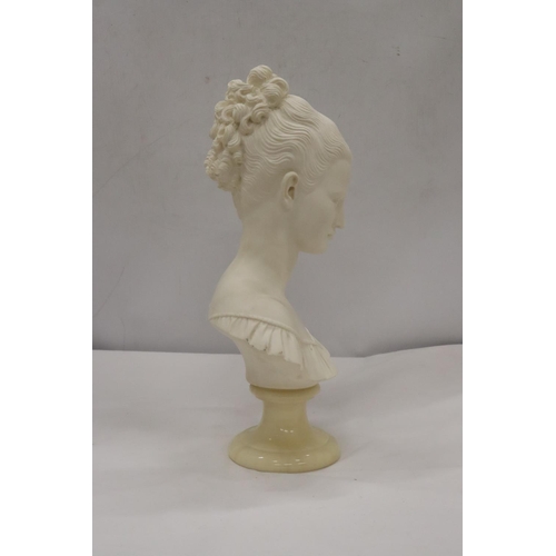 220 - A BUST OF A LADY ON A MARBLE PLINTH, HEIGHT 33CM