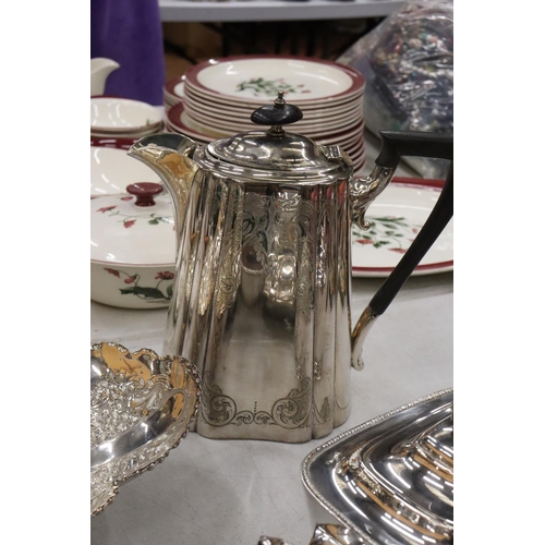 228 - A QUANTITY OF SILVER PLATED ITEMS TO INCLUDE A BASKET BOWL, COFFEE AND TEA POT, LIDDED SERVING DISHE... 