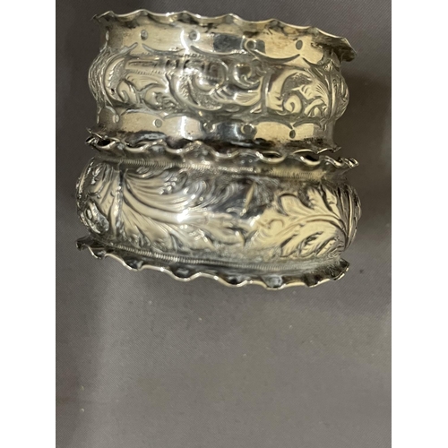 23 - FIVE VARIOUS ITEMS OF MARKED SILVER TO INCLUDE NAPKIN RINGS AND A WEIGHTED CANDLESTICK (A/F) GROSS W... 