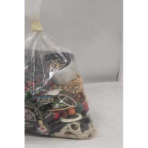 238 - A LARGE QUANTITY OF UNSORTED COSTUME JEWELLERY - 7 KG IN TOTAL