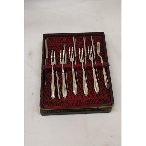 242 - TWO VINTAGE KNIFE AND FORK SETS IN BOXES