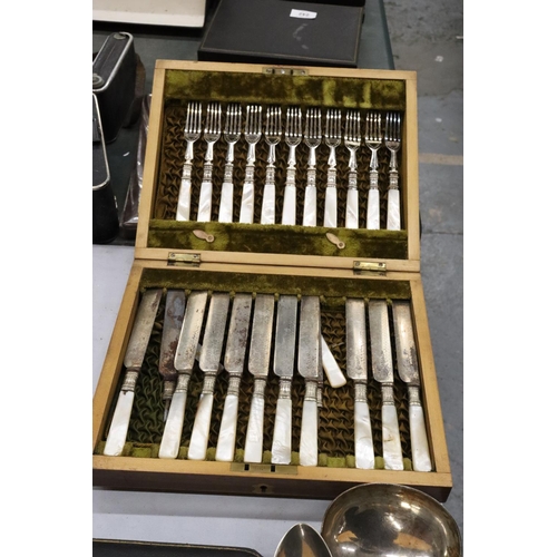 248 - A QUANTITY OF VINTAGE FLATWARE, MOSTLY BOXED, TO INCLUDE A LARGE LADEL, ETC