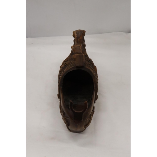 270 - A LARGE RESIN CLOG SHAPED BOTTLE HOLDER