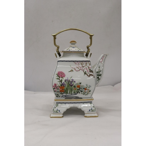 274 - A FRANKLIN PORCELAIN 'THE BIRDS AND FLOWERS OF THE ORIENT' TEAPOT BY NAOKO NOBATA WITH 22CT GOLD DES... 