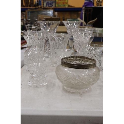 291 - A LARGE QUANTITY OF GLASSWARE TO INCLUDE VASES AND ROSE BOWLS