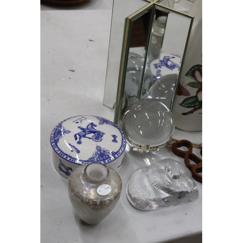 292 - A MIXED LOT OF ITEMS TO INCLUDE A CRYSTAL BALL, A SPODE TRINKET BOX, PORTMEIRION VASE, SMALL LOVING ... 