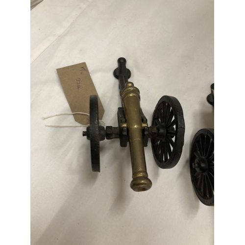 366 - A PAIR OF NON FIRING MODEL NAPOLEONIC WAR CANNONS, 12.5CM BARRELS, LENGTH 19CM