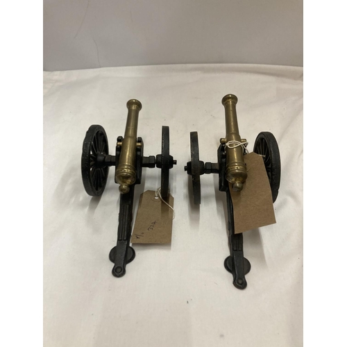 366 - A PAIR OF NON FIRING MODEL NAPOLEONIC WAR CANNONS, 12.5CM BARRELS, LENGTH 19CM