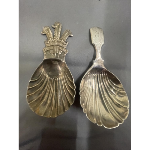 37 - FIVE ITEMS OF HALLMARKED SILVER TO INCLUDE A THREE FEATHER S SPOON, SHERRY AND MADEIRA DECANTER LABL... 