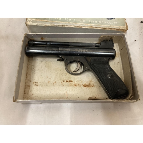 389 - A BOXED WEBLEY AND SCOTT 177 CALIBRE MARK I AIR PISTOL WITH 16.5 CM BARREL, SERIAL NUMBER 139